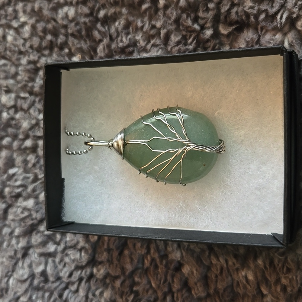 Elegant Green Pendant Necklace